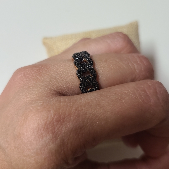 Ring - Picture 2 of 4